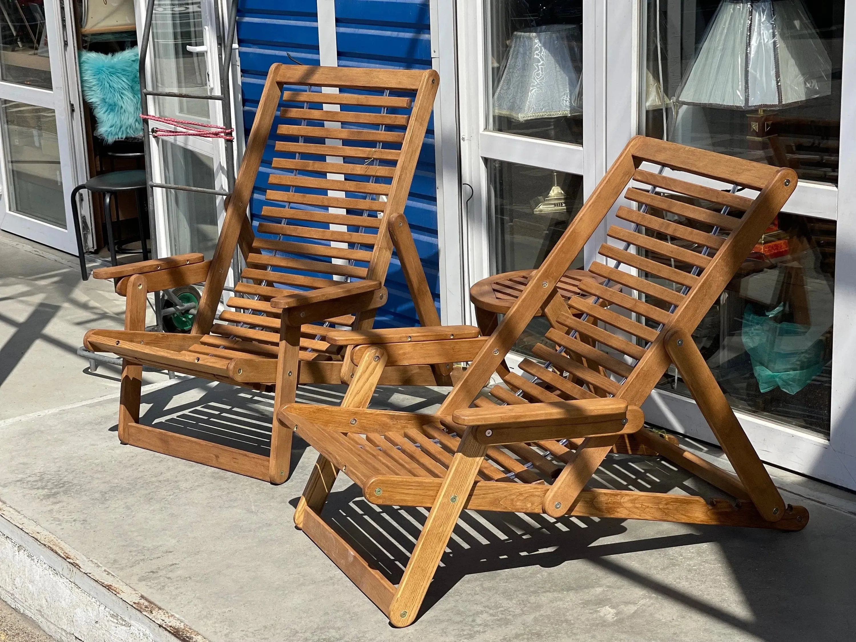 Wooden lounge chair