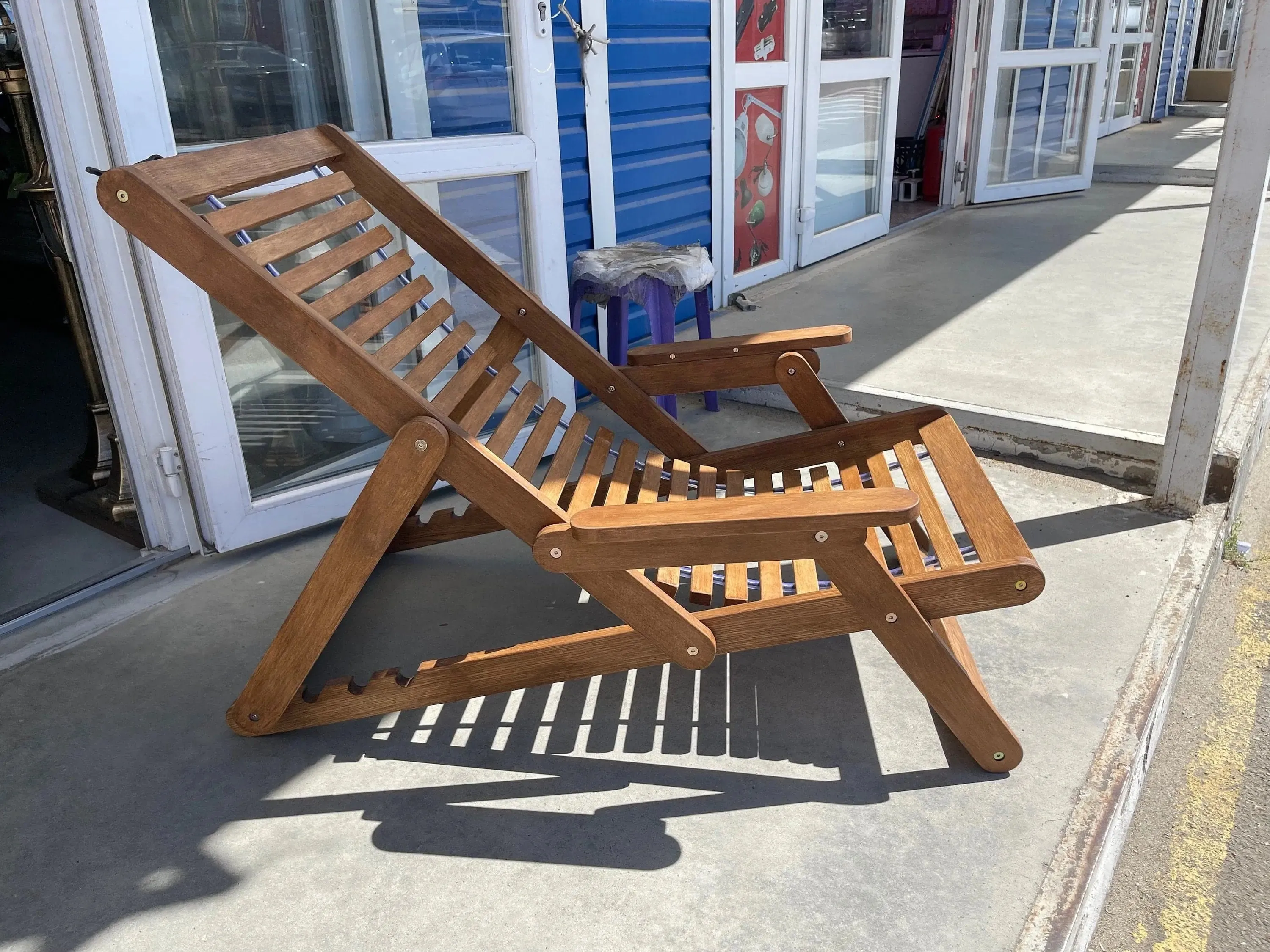 Wooden lounge chair