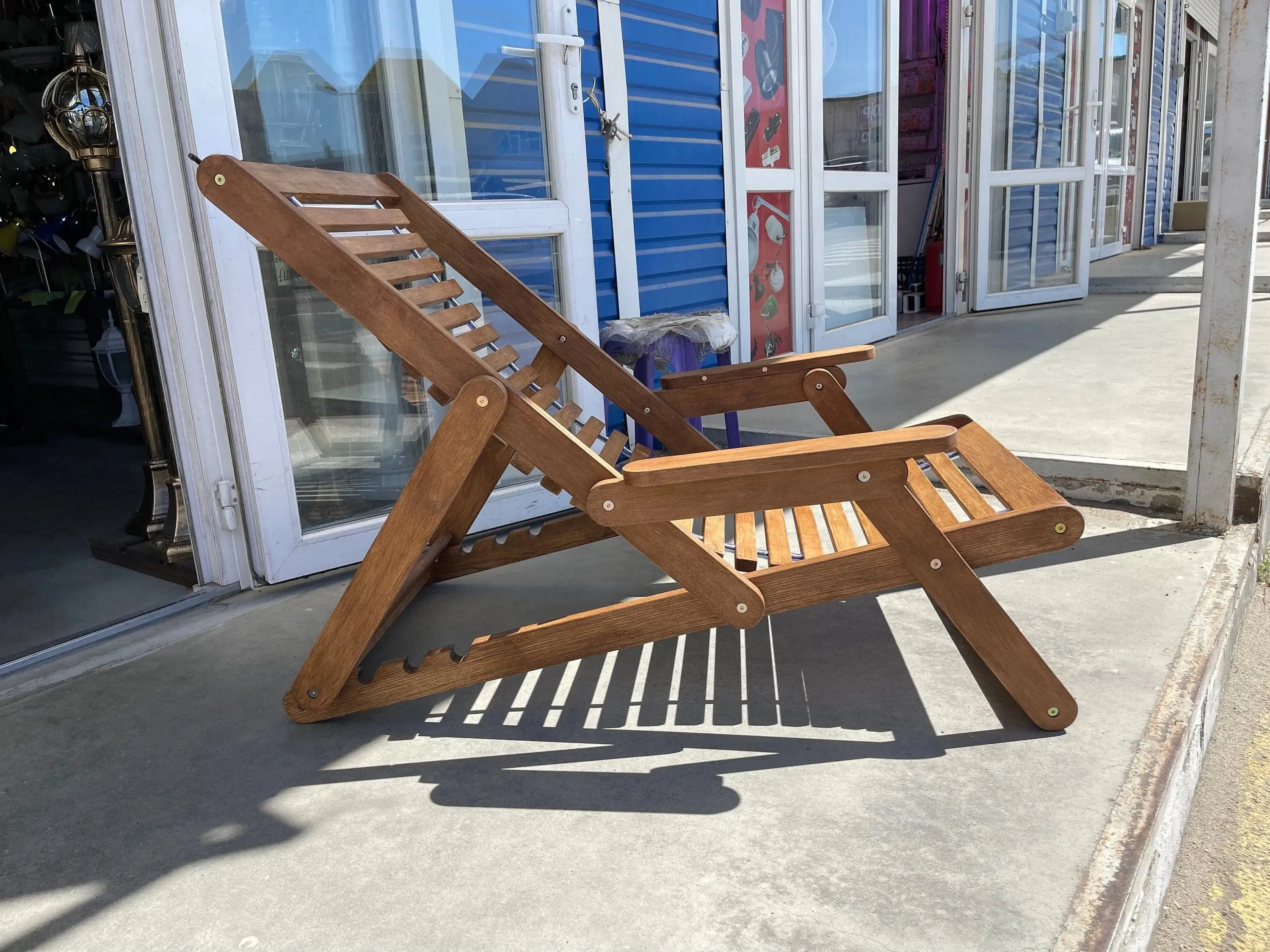 Wooden lounge chair