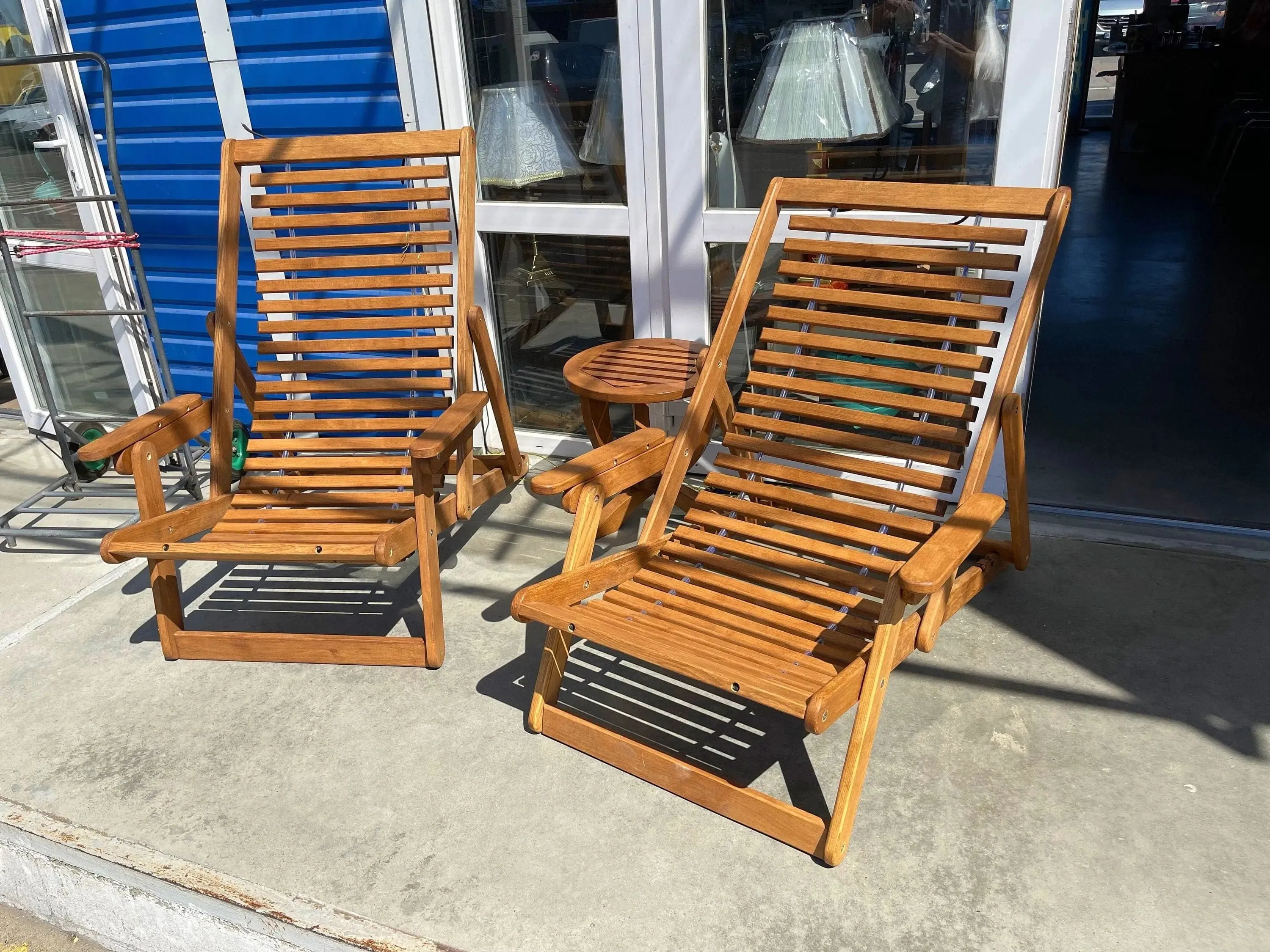 Wooden lounge chair